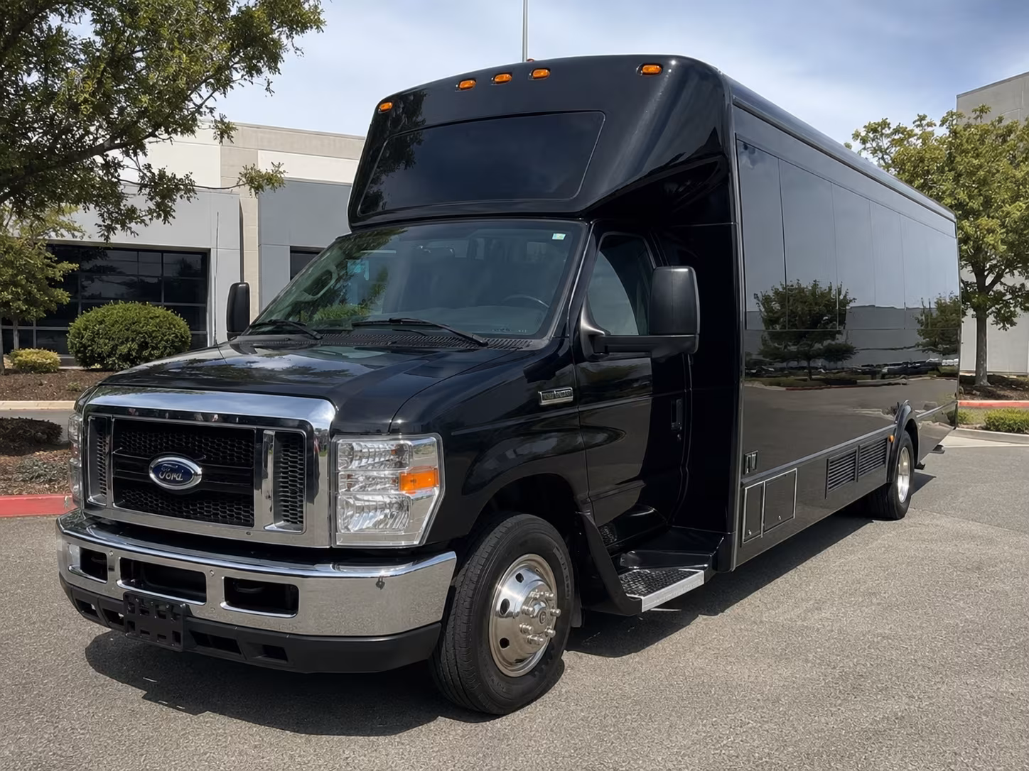 Rent a Bus to Dallas Fort Worth International Airport